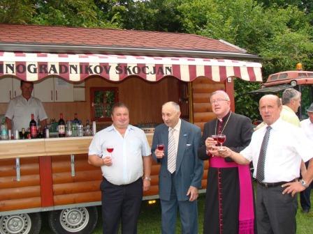 KNOBLEHARJEVO 2011 - Dan Državnosti z mašo za domovino na Stopnem 8